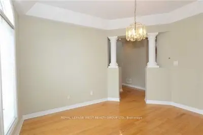 187 La Rose Avenue #28, Toronto W09, ON M9P 3W1