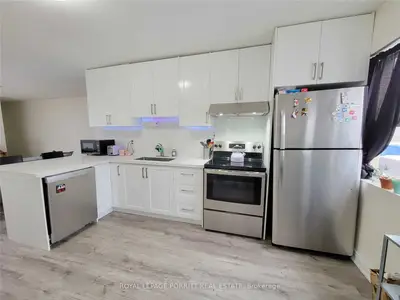 3523 Lake Shore Boulevard W 2, Toronto W06, ON M8W 1N5