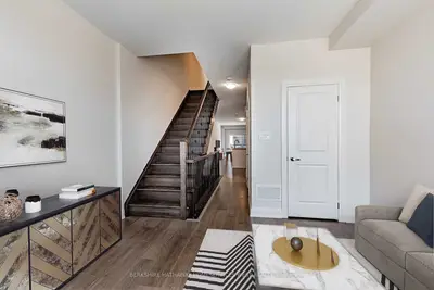 39 Creekbank Road, Toronto W04, ON M6L 0A3