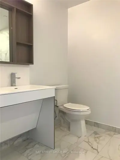 4065 Confederation Parkway 811, Mississauga, ON L5B 0L4