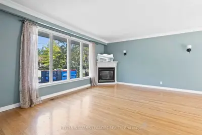 576 Stephens Crescent Main, Oakville, ON L6K 1Y3