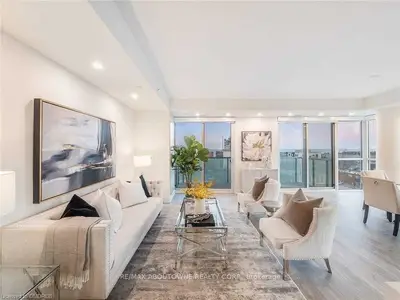 8 Ann Street 605, Mississauga, ON L5H 3E6