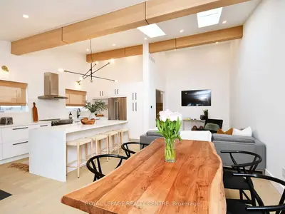 1501 Lockhart Road, Mississauga, ON L5J 3X2