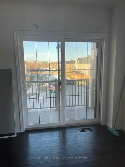 2325 Natasha Circle, Oakville, ON L6M 1N9