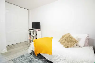 1660 Bloor Street 702, Mississauga, ON L4X 1R9