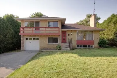 227 Lakeshore Road W Main Fl, Oakville, ON L6K 1E9