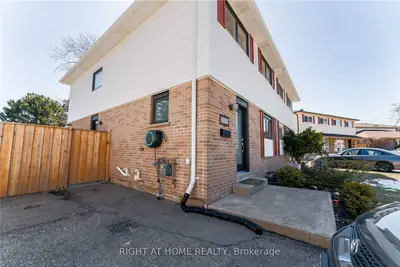 2668 Hollington Crescent, Mississauga, ON L5K 1E7