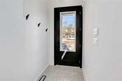 16A Maple Avenue N, Mississauga, ON L5H 2S1