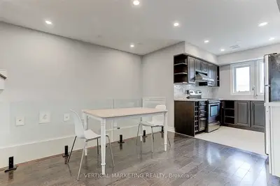 1050 Bristol Road W 93, Mississauga, ON L5V 2E8