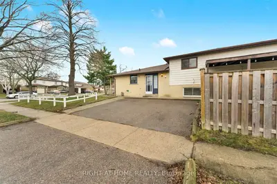 3166 Gwendale Crescent, Mississauga, ON L5A 3B4
