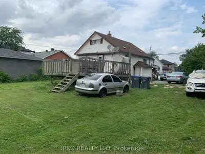 44 CATTRICK Street W, Mississauga, ON L4T 1H5