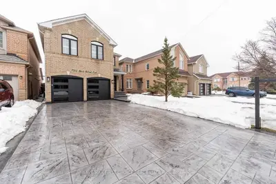 7343 Black Walnut Trail, Mississauga, ON L5N 7M3