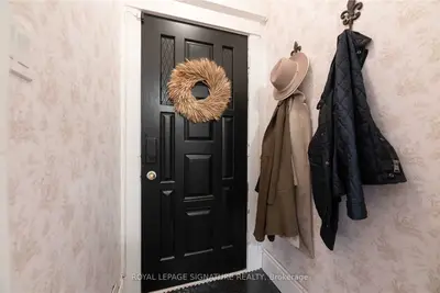 7 Laughton Avenue, Toronto W03, ON M6N 2W8