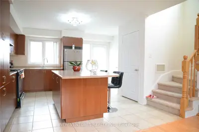 5630 Winston Churchill Boulevard 6, Mississauga, ON L5M 0L8