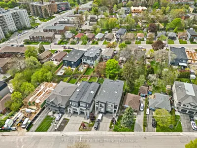 15 Pine Avenue N, Mississauga, ON L5H 2P9