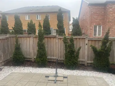 639 Courtney Valley Road, Mississauga, ON L5V 0C4