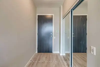 105 The Queensway Road 408, Toronto W01, ON M6S 5B5