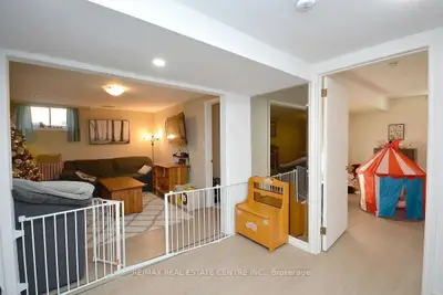 734 Breckenridge Road Lower, Mississauga, ON L4Y 2R3