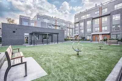 650 Atwater Avenue P-74, Mississauga, On L5g 4k7