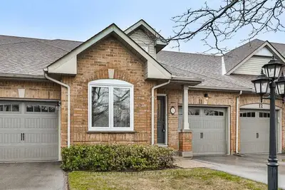 4275 Millcroft Park Drive 11, Burlington, ON L7M 4L9