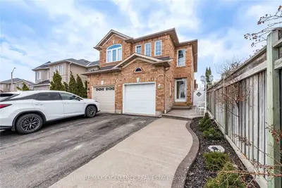1068 Foxglove Place W, Mississauga, ON L5V 2N5