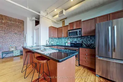 121 Prescott Avenue 11, Toronto W03, ON M6N 3G8