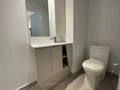 3900 Confederation Parkway 2201, Mississauga, ON L5B 0M3