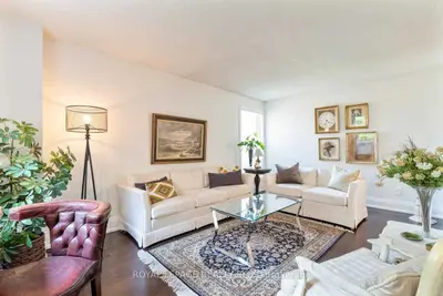 2804 Cathian Court, Mississauga, ON L5L 2C7