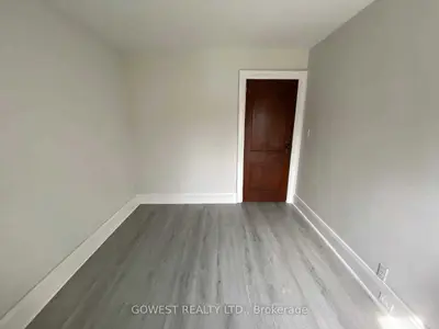 17 Elma Street, Toronto W06, ON M8V 1X9