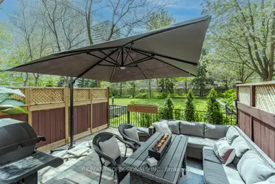 200 Manitoba Street 106, Toronto W06, ON M8Y 4G9