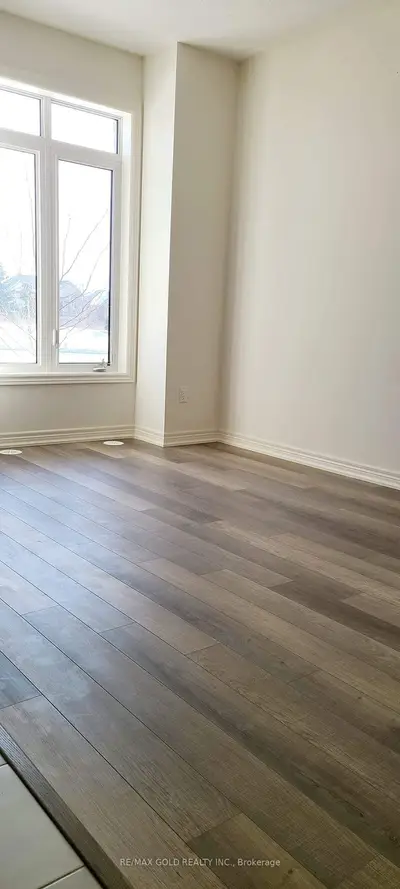 519 Dundas Street E, Oakville, ON L6M 4M2