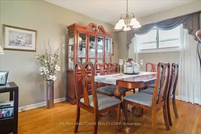 241 Slater Crescent, Oakville, ON L6K 2C7