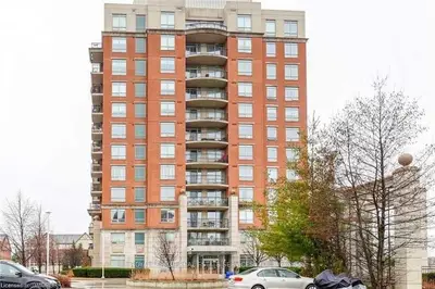2325 Central Park Drive 208, Oakville, ON L6H 0E2