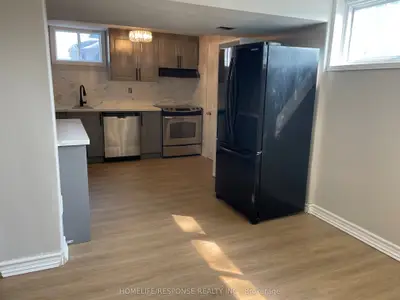 1105 EASTMOUNT Avenue LOWER, Mississauga, ON L5E 1Z5