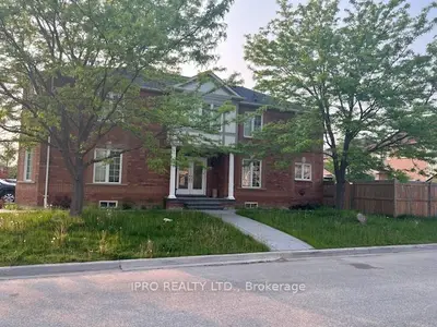 5813 Swordsman Drive N, Mississauga, ON L5M 6N7