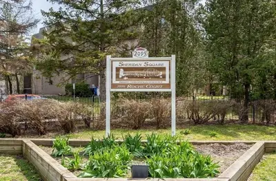 2095 Roche Court 242, Mississauga, ON L5K 2C8