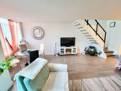 200 Manitoba Street 516, Toronto W06, ON M8Y 3Y9