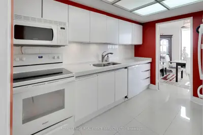 2045 Lake Shore Boulevard W 2509, Toronto W06, ON M8V 2Z6