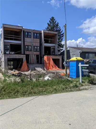 1046 ROOSEVELT Road, Mississauga, ON L5G 3Y8