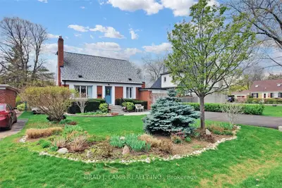 2082 Harvest Drive, Mississauga, ON L4Y 1T6