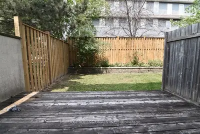 800 Dundas Street W 35, Mississauga, ON L5C 4S8