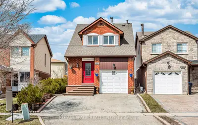 608 Galloway Crescent, Mississauga, ON L5C 3X1