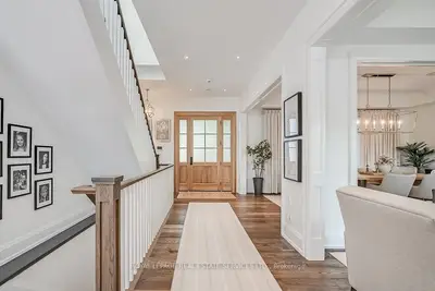 259 Mccraney Street W, Oakville, ON L6H 3A9