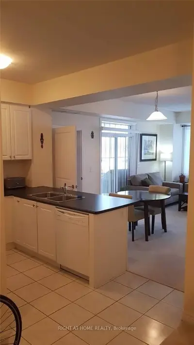 272 Georgian Drive 101, Oakville, On L6h 0k4