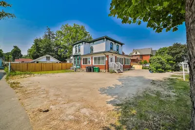 Triplex in Brampton