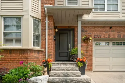 2057 Fox Hollow, Oakville, ON L6M 3K3