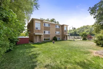 50 Peter Street N 2, Mississauga, ON L5H 2G8