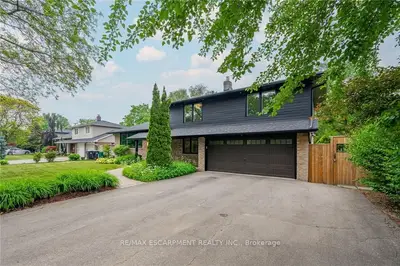 803 Caldwell Avenue, Mississauga, ON L5H 1Y8