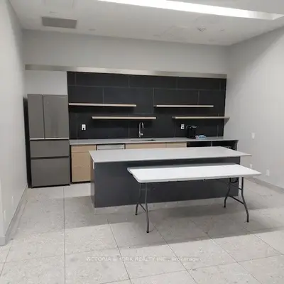 3385 Dundas Street W 602, Toronto W02, ON M6S 0A7