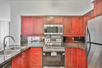 388 Prince Of Wales Drive 2204, Mississauga, On L5b 0a1